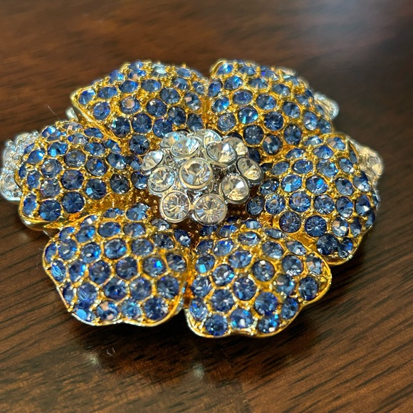 Vintage JBK Jackie Kennedy Camrose & Kross Two Tone Flower  Brooch - Picture 2 of 6